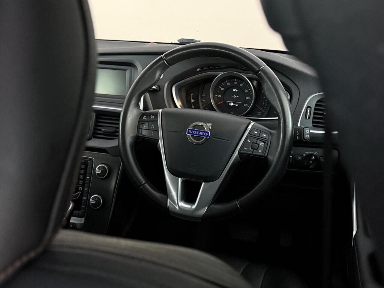 Volvo V40 Cross Country thumbnail Steering Wheel