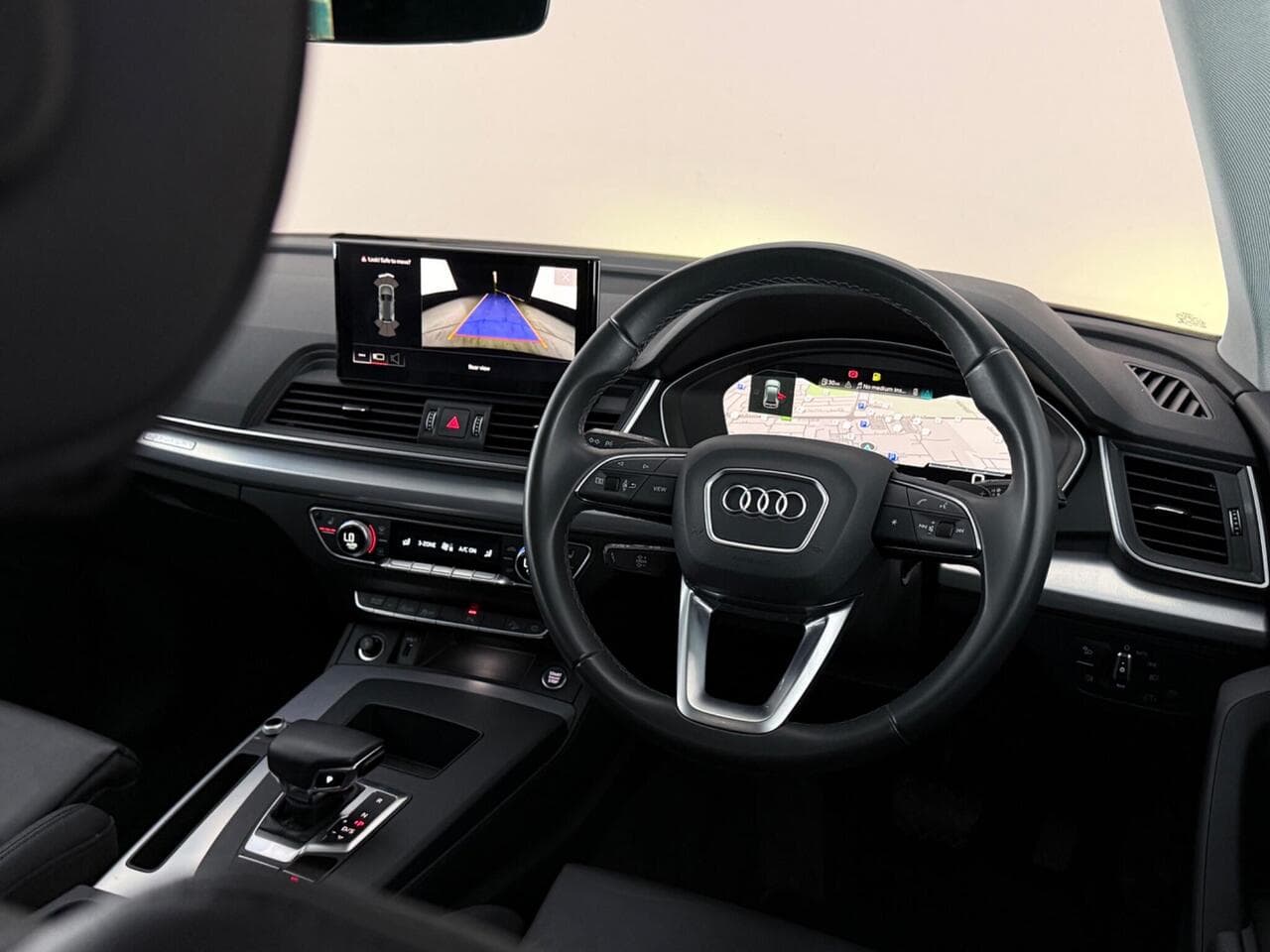Audi Q5 thumbnail Interior Front