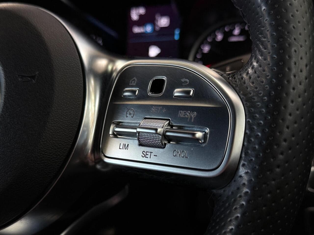 Mercedes-Benz C Class thumbnail Misc Controls