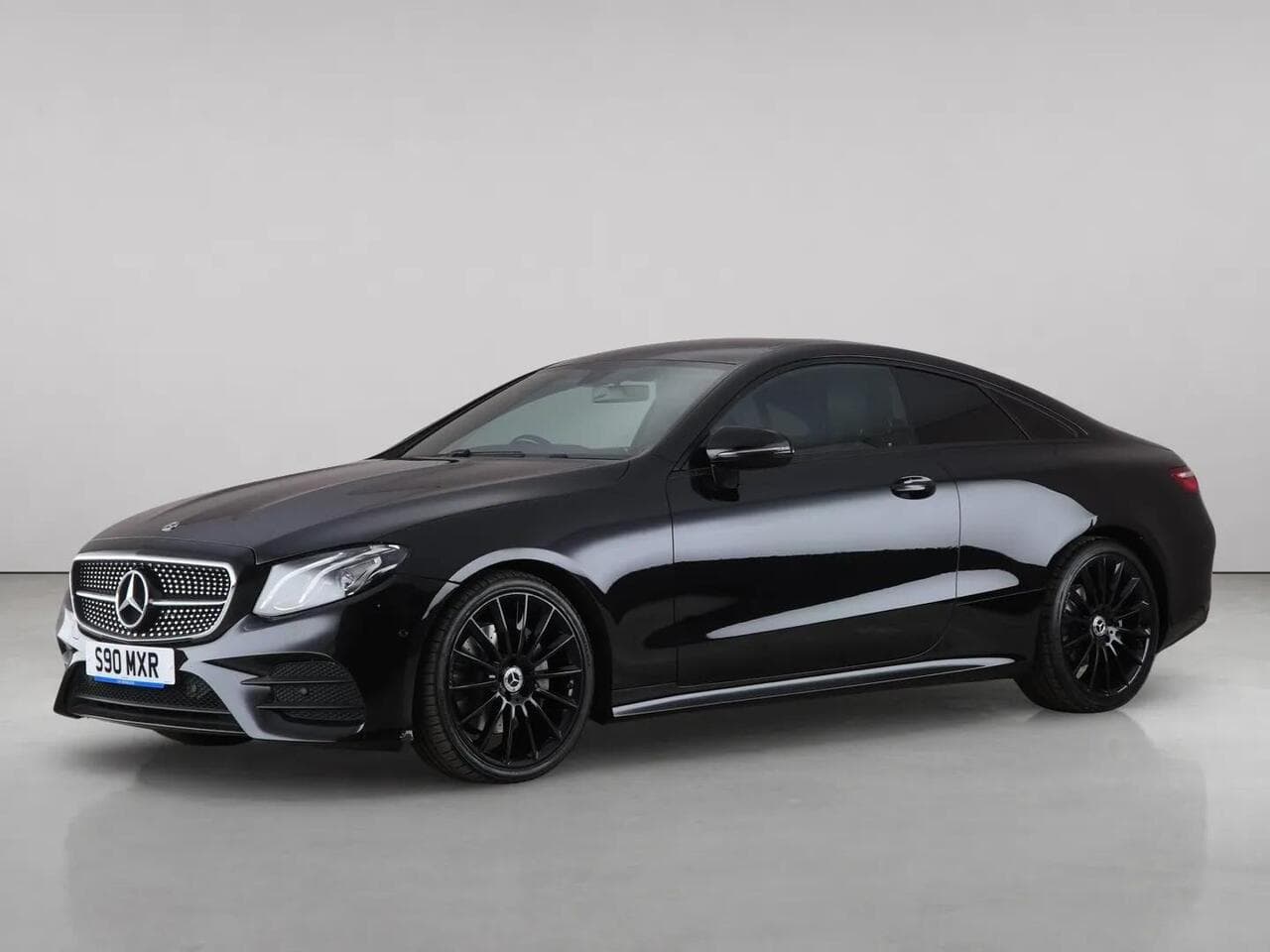Mercedes-Benz E Class thumbnail Front Left