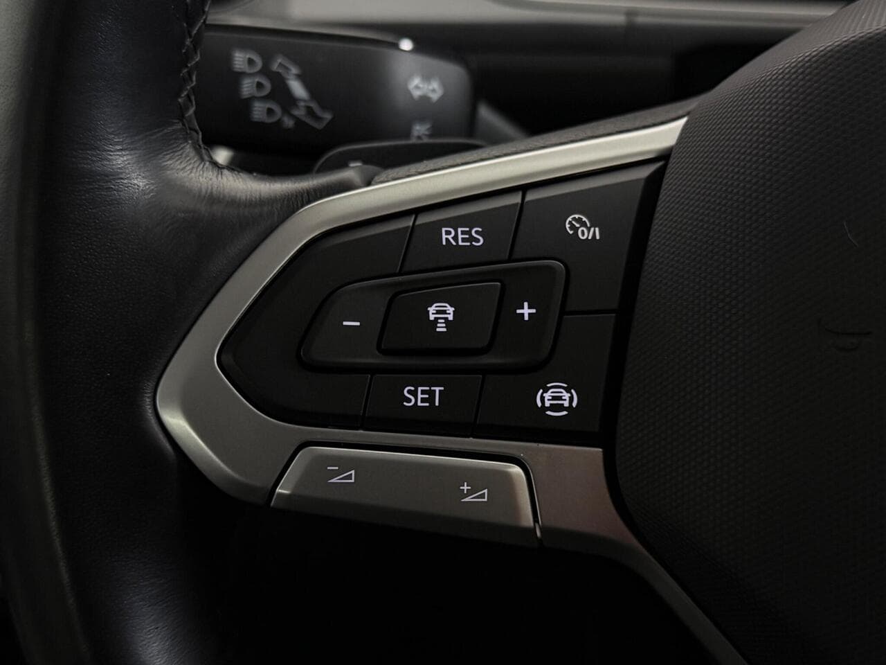 Volkswagen T-Roc thumbnail Misc Controls