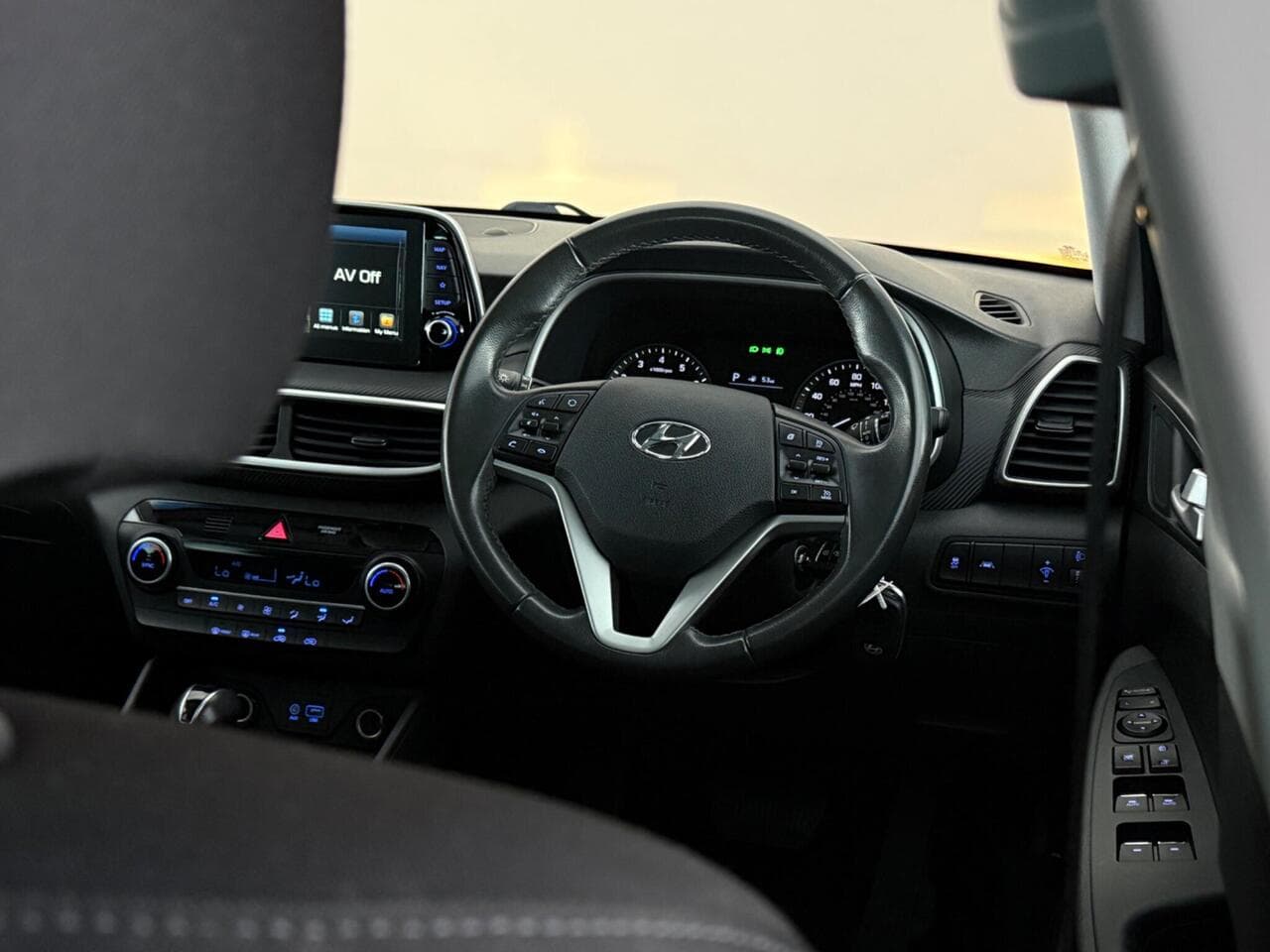 Hyundai TUCSON thumbnail Interior Front