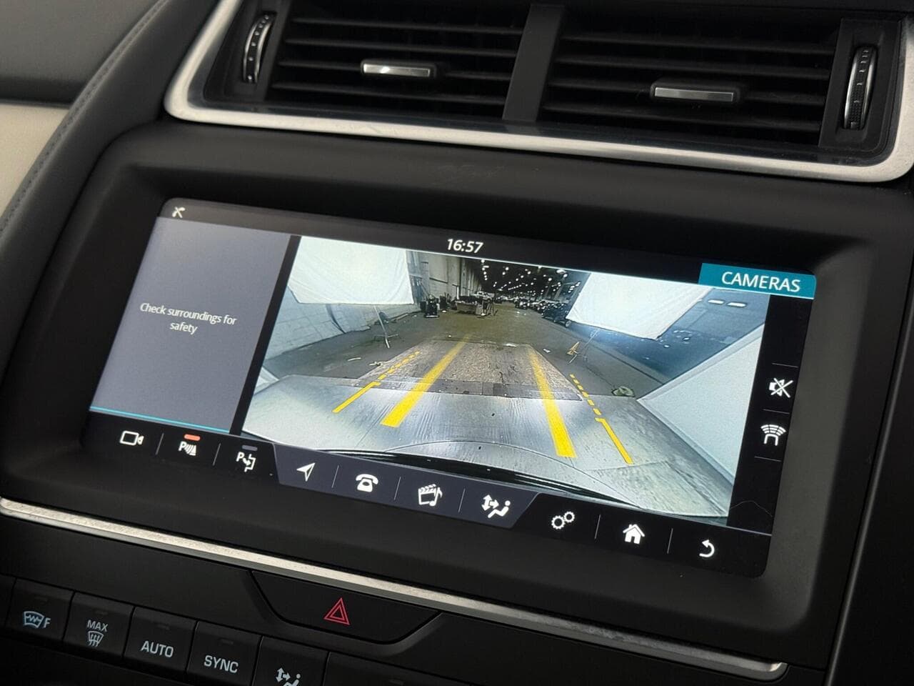 Jaguar E-PACE thumbnail Infotainment System