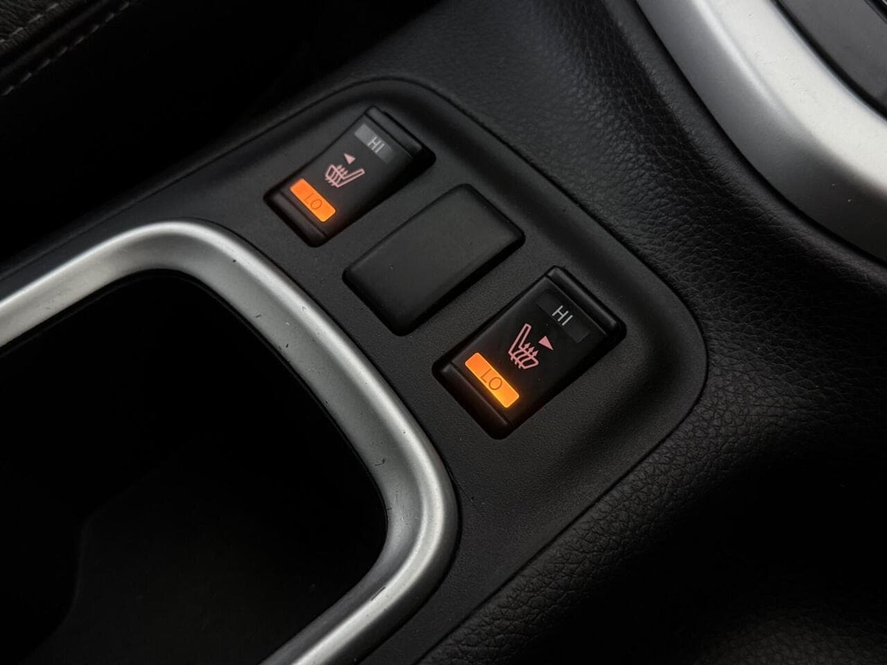 Nissan Navara thumbnail Misc Controls