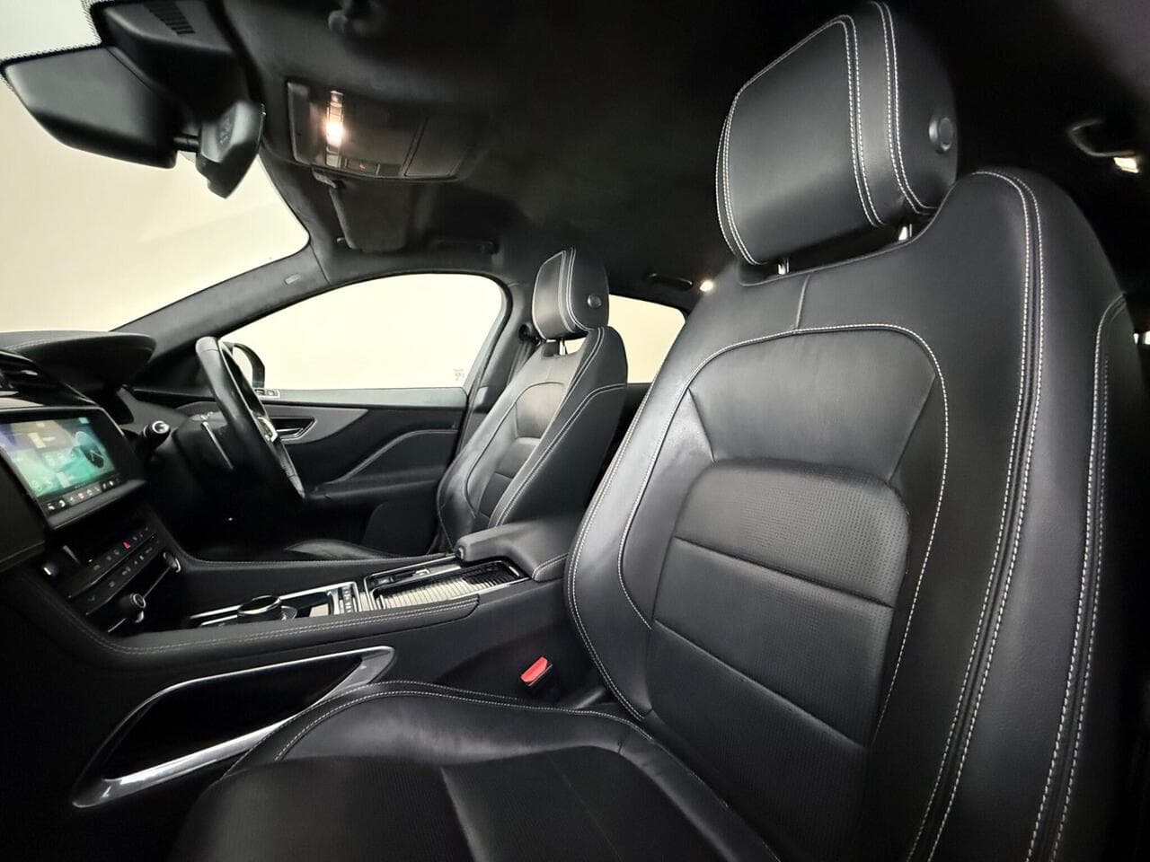 Jaguar F-PACE thumbnail Seat Front Passenger