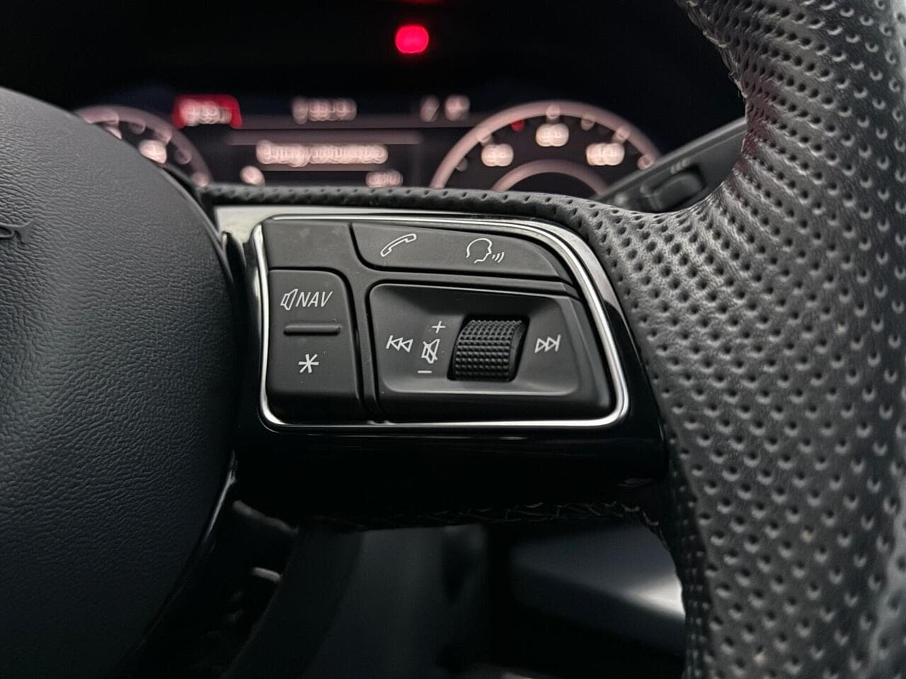 Audi Q2 thumbnail Misc Controls