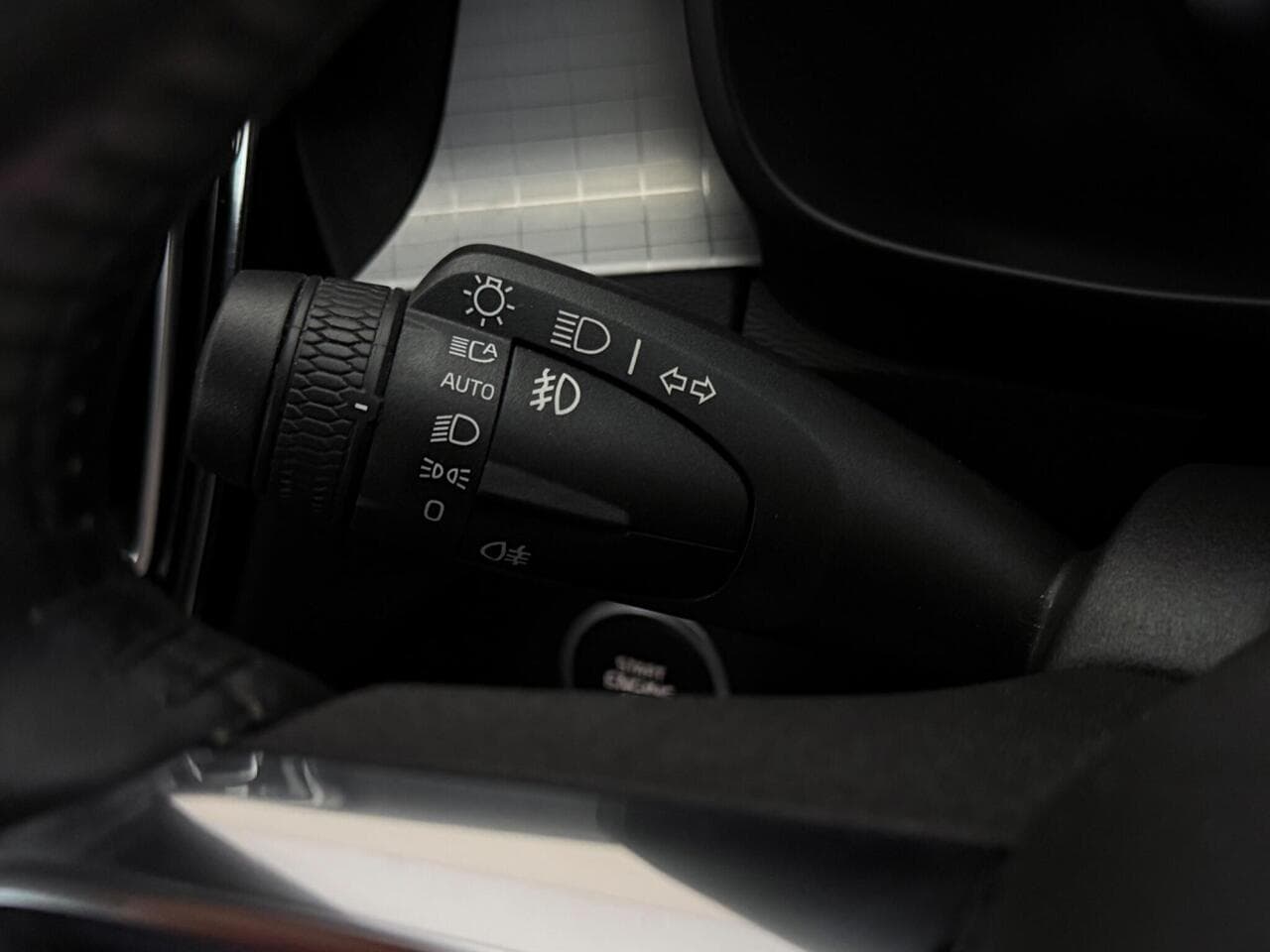 Volvo XC40 thumbnail Misc Controls