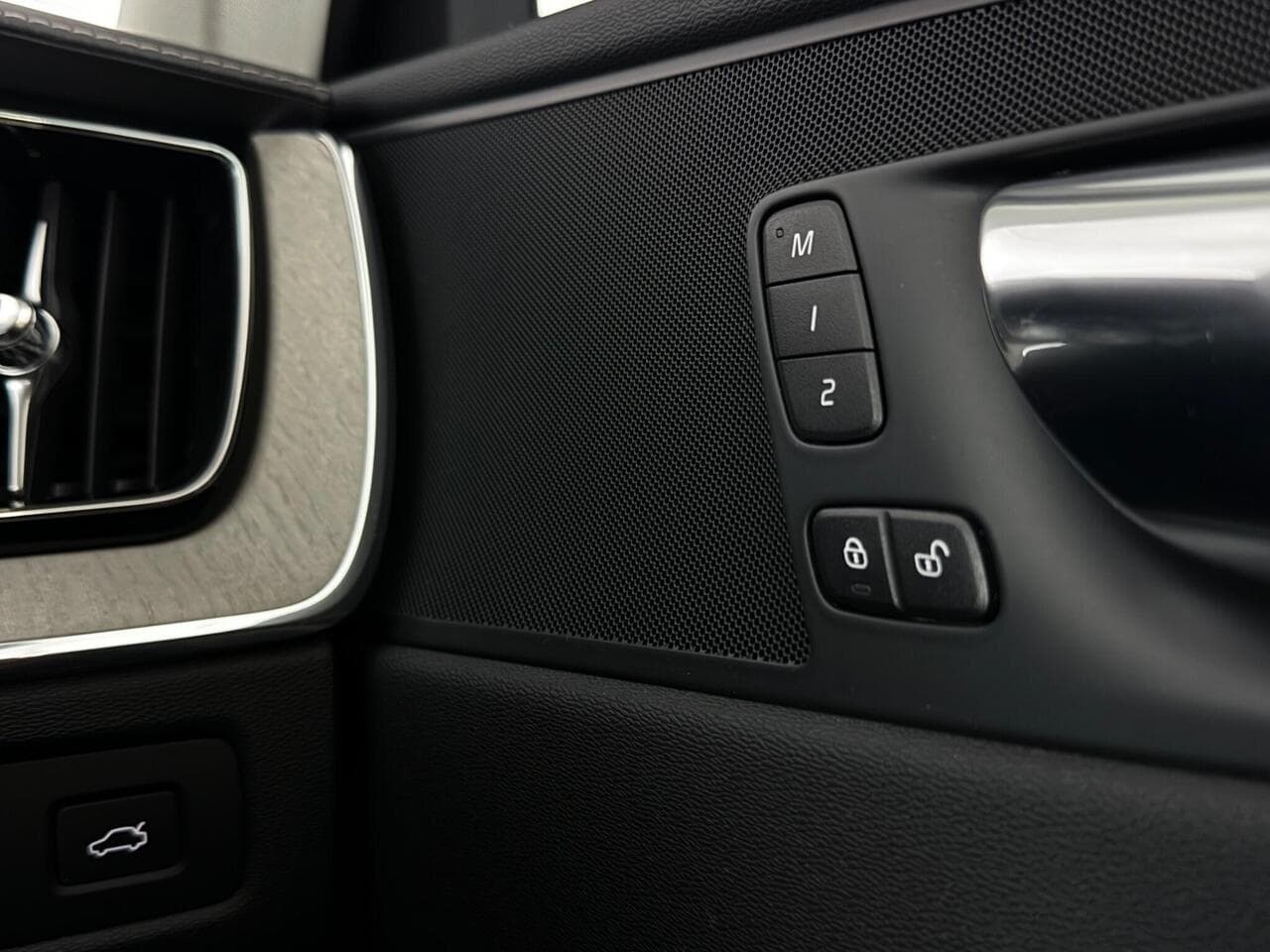 Volvo XC60 thumbnail Misc Controls