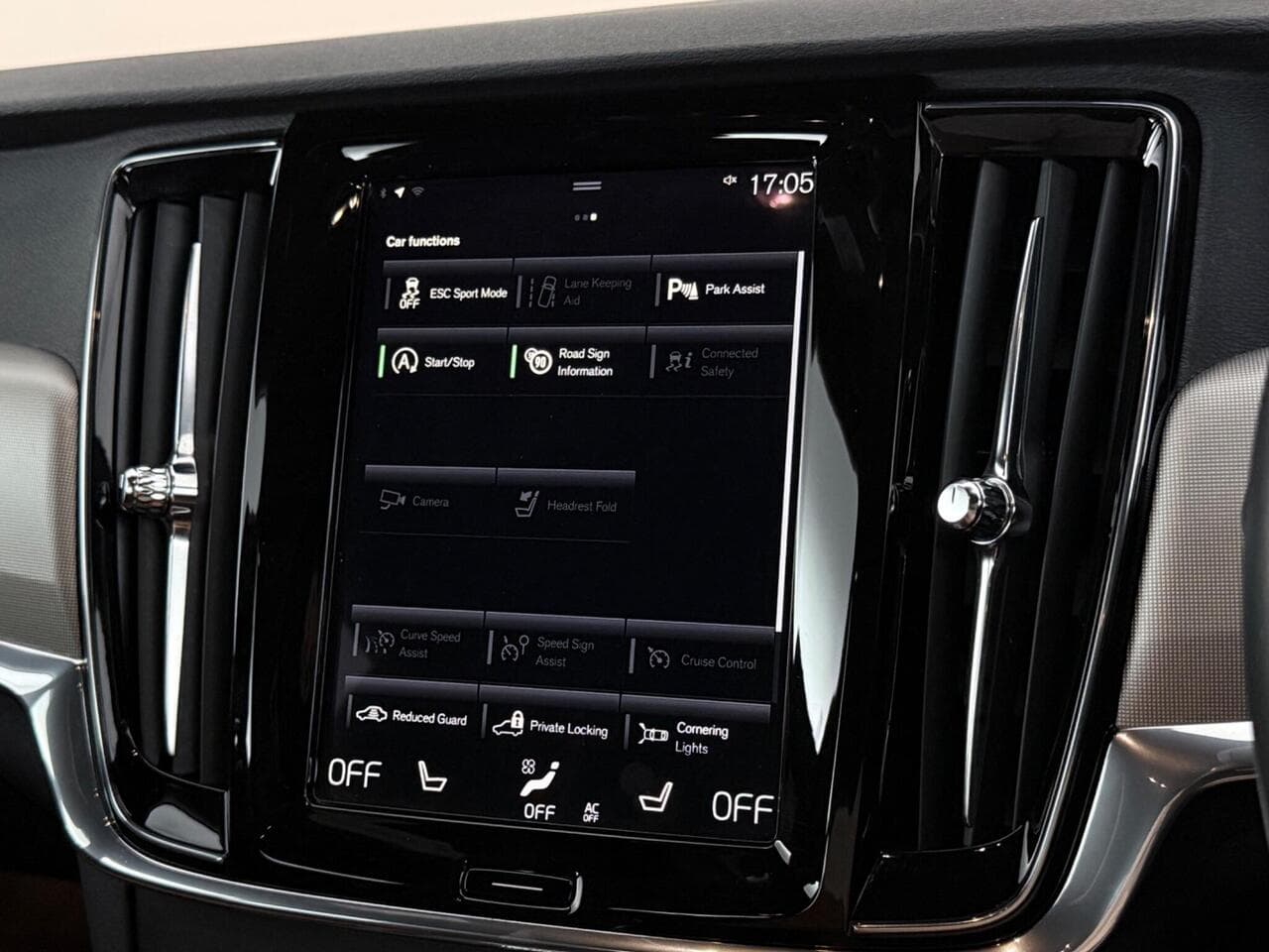 Volvo V90 thumbnail Infotainment System