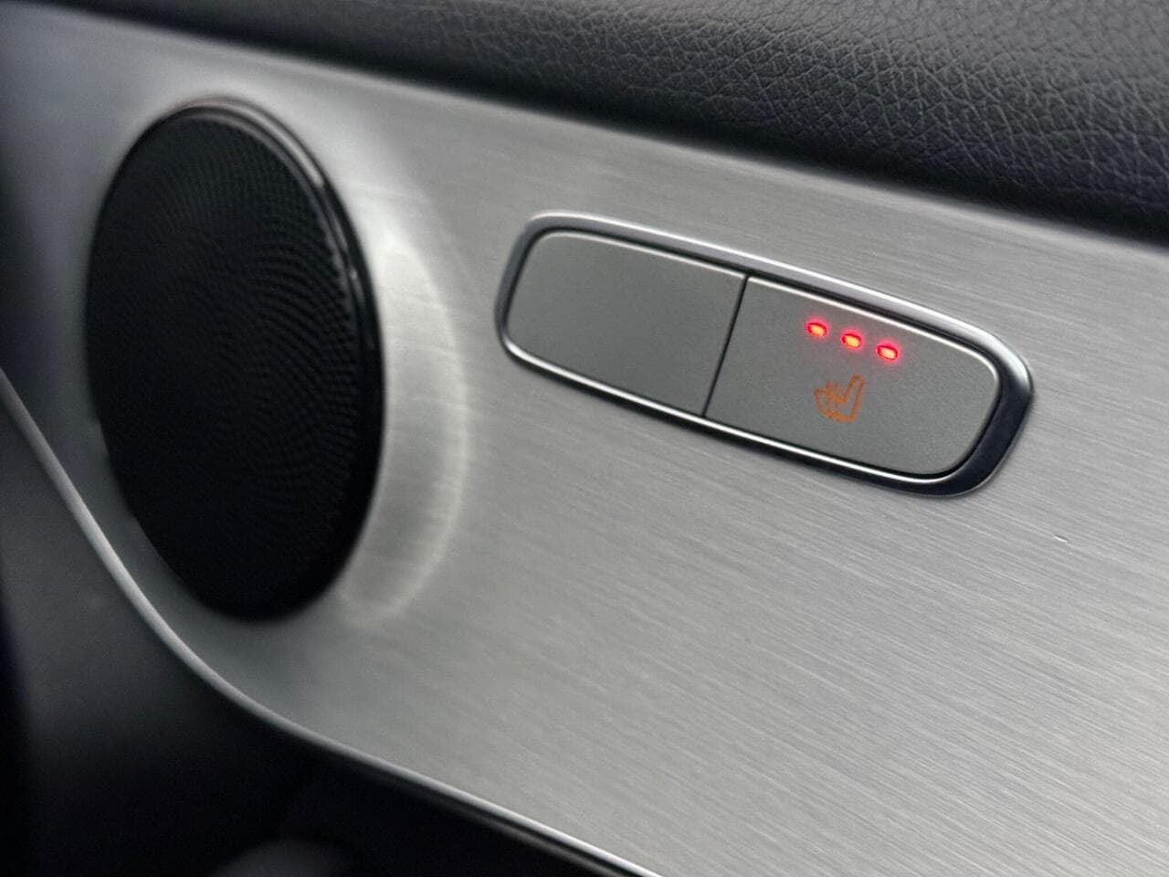 Mercedes-Benz GLC thumbnail Misc Controls