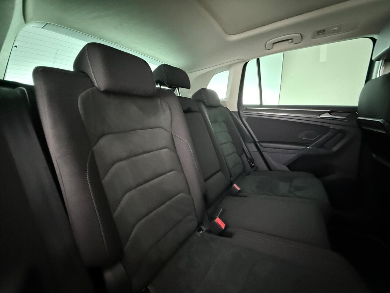 Volkswagen Tiguan thumbnail Seats Rear