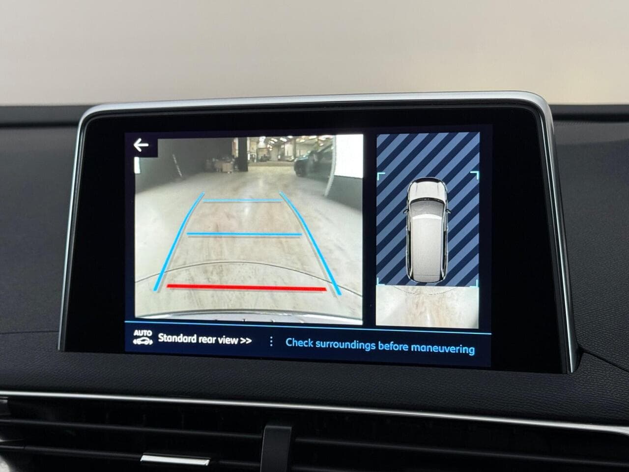 Peugeot 5008 thumbnail Infotainment System