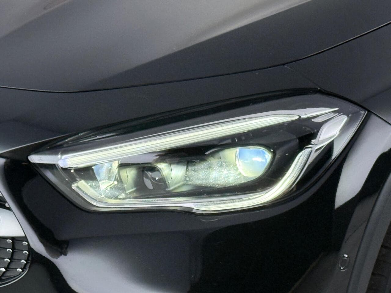 Mercedes-Benz GLA thumbnail Lights Front