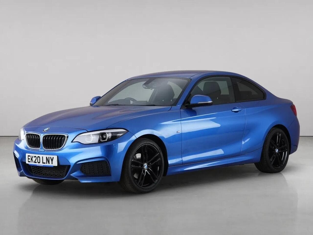 BMW 2 Series thumbnail Front Left
