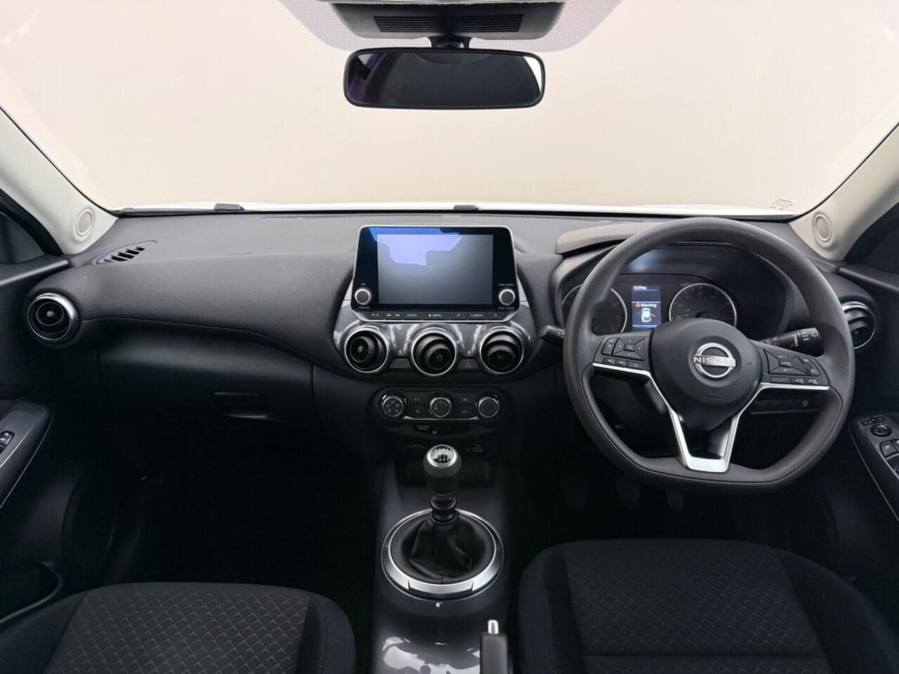 Nissan Juke thumbnail Interior Front
