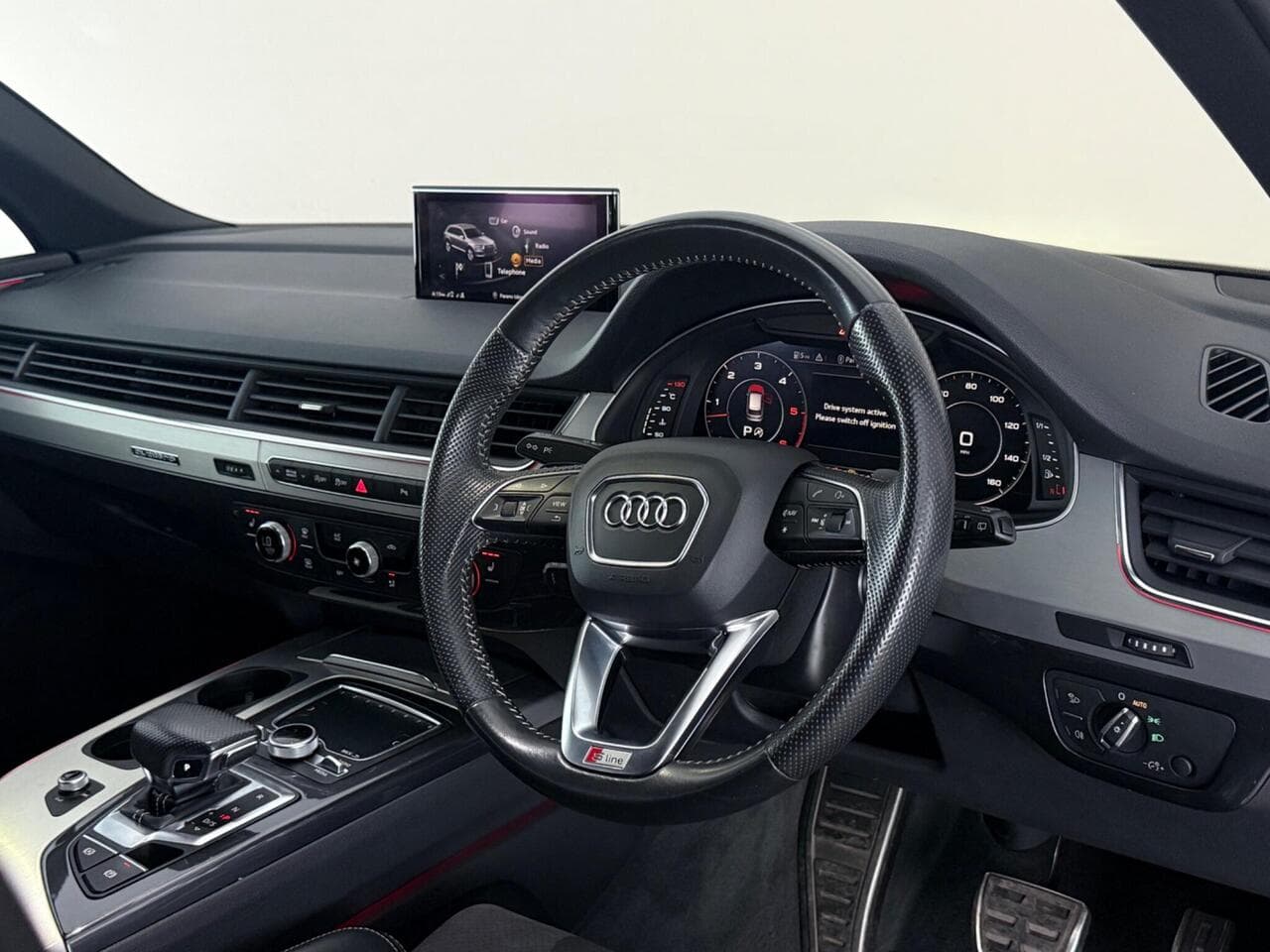 Audi Q7 thumbnail Interior Front