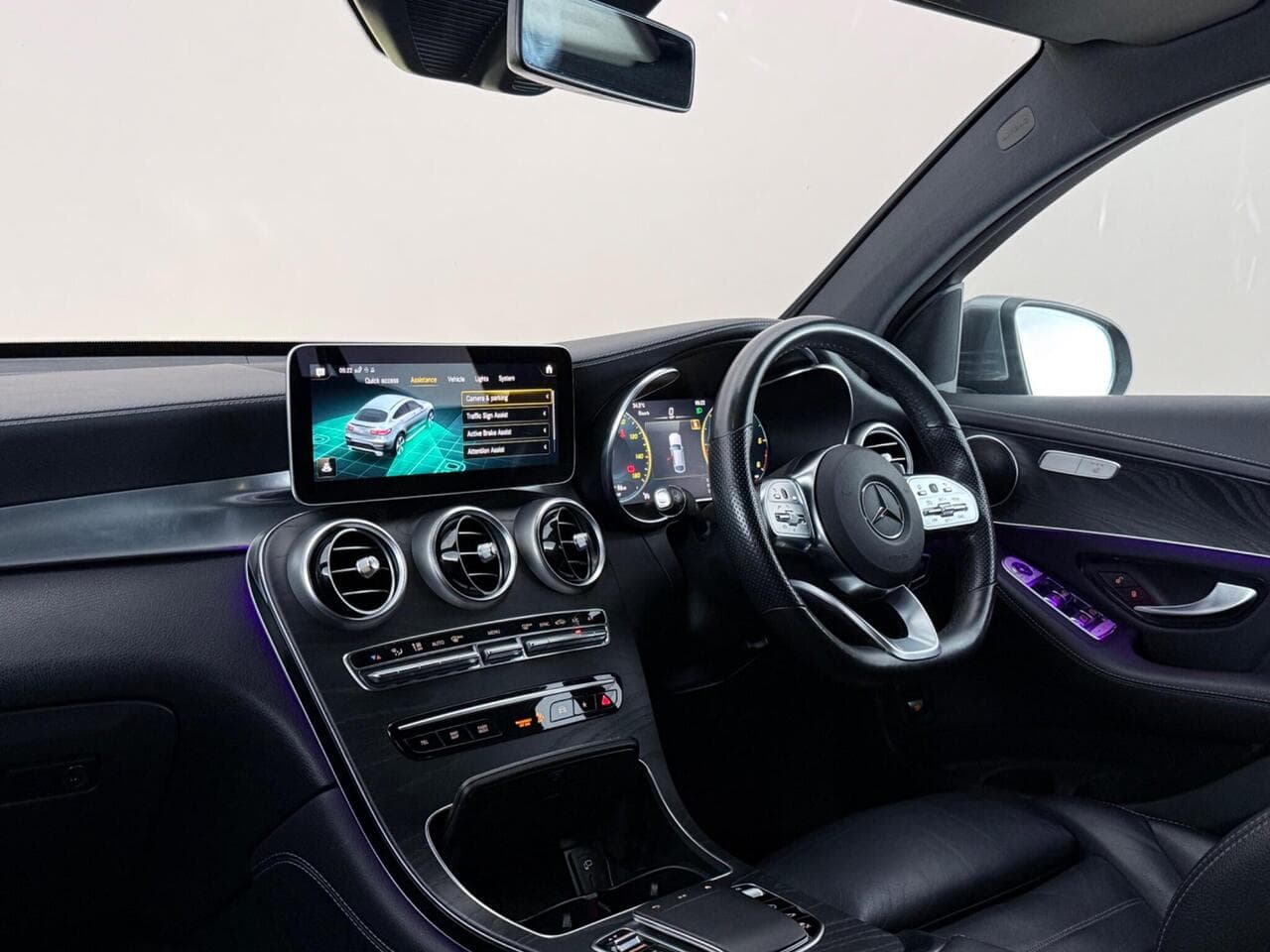 Mercedes-Benz GLC thumbnail Interior Front