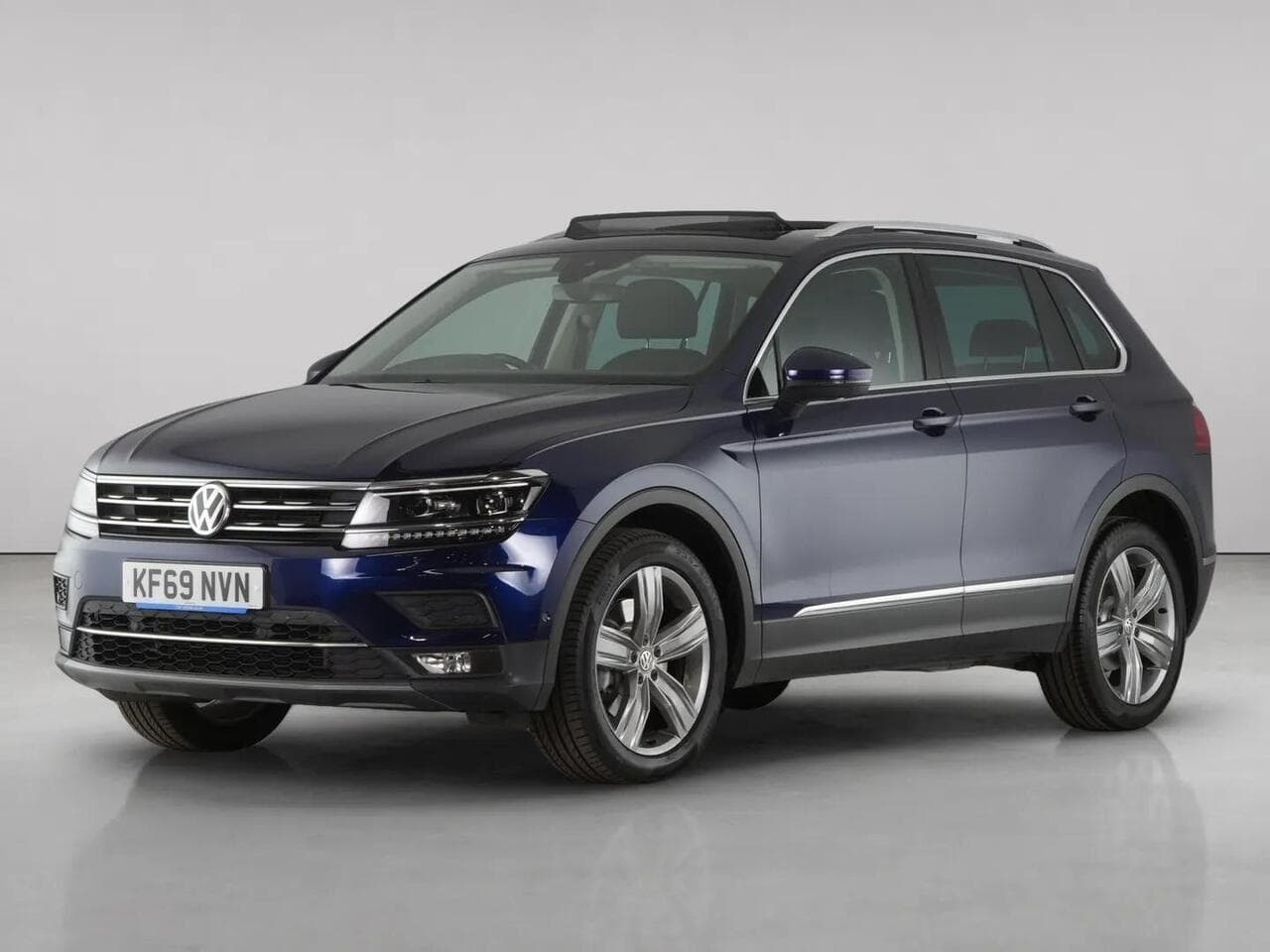Volkswagen Tiguan thumbnail Front Left