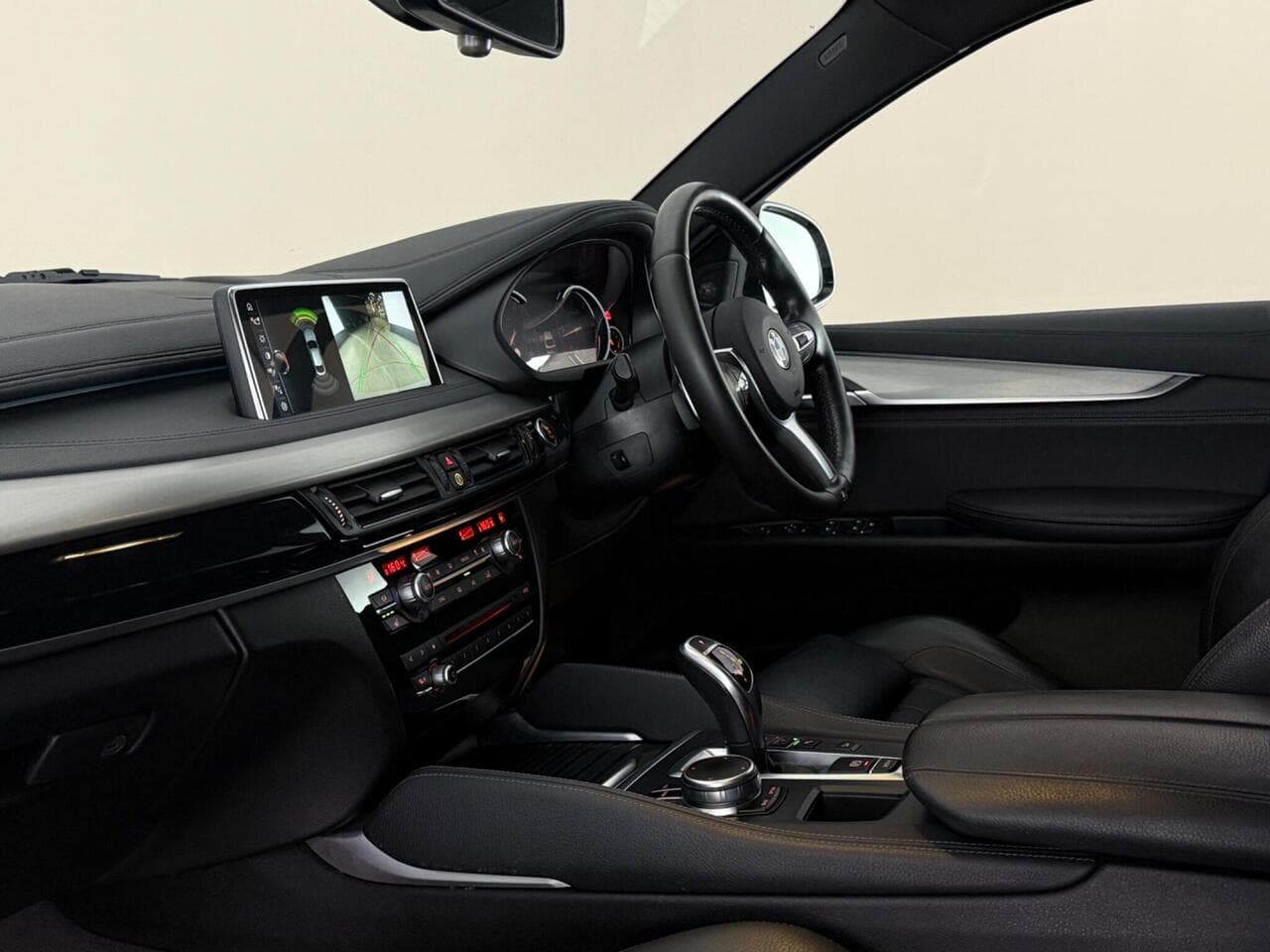 BMW X6 thumbnail Interior Front