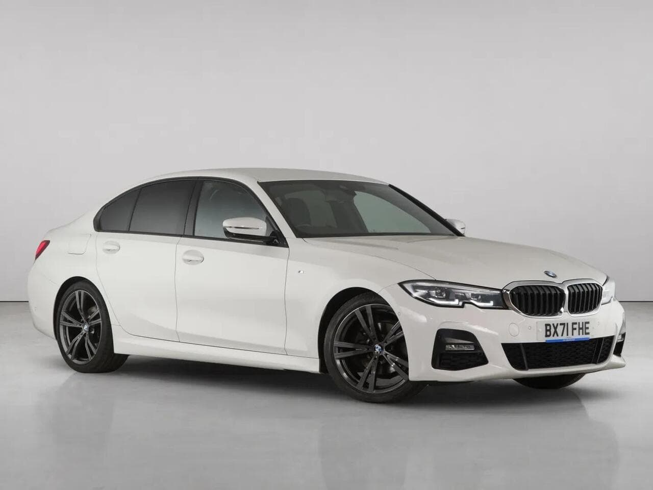 BMW 3 Series - BMW 3 Series 2.0 320i M Sport Saloon 4dr Petrol Auto Euro 6 (s/s) (184 ps)
