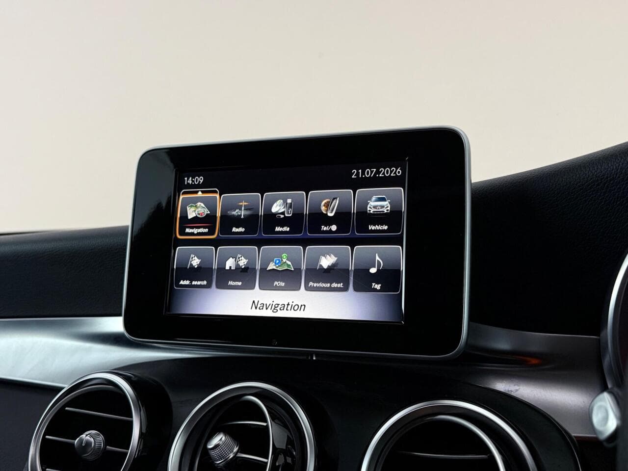 Mercedes-Benz GLC thumbnail Infotainment System