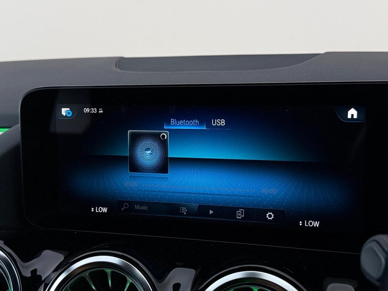 Mercedes-Benz B Class thumbnail Infotainment System