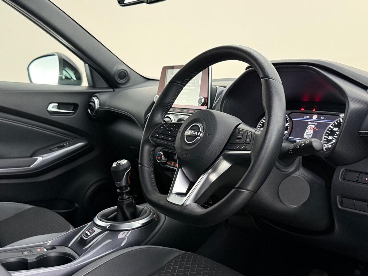 Nissan Juke thumbnail Interior Front