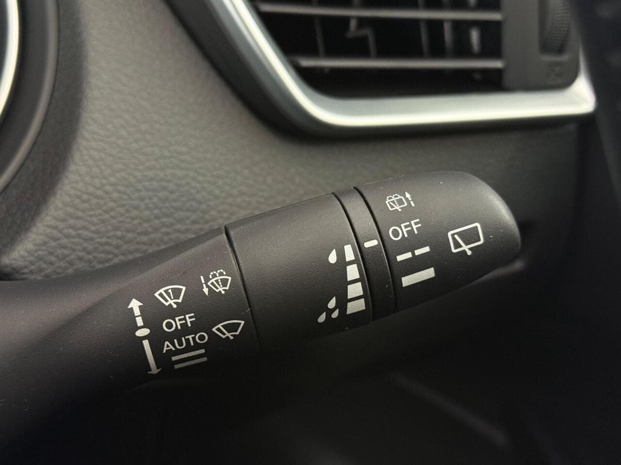 Nissan Qashqai thumbnail Misc Controls