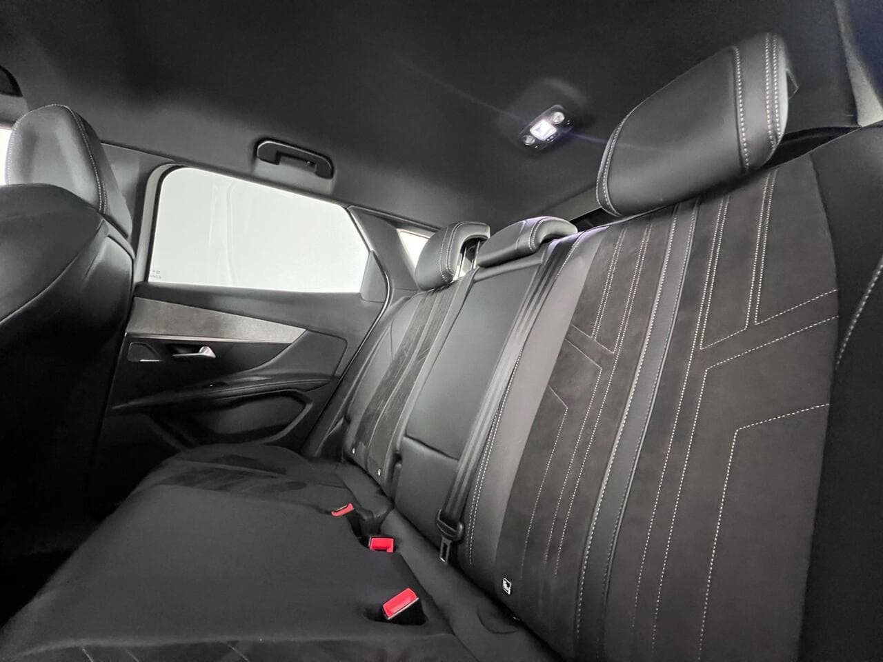 Peugeot 3008 thumbnail Seats Rear