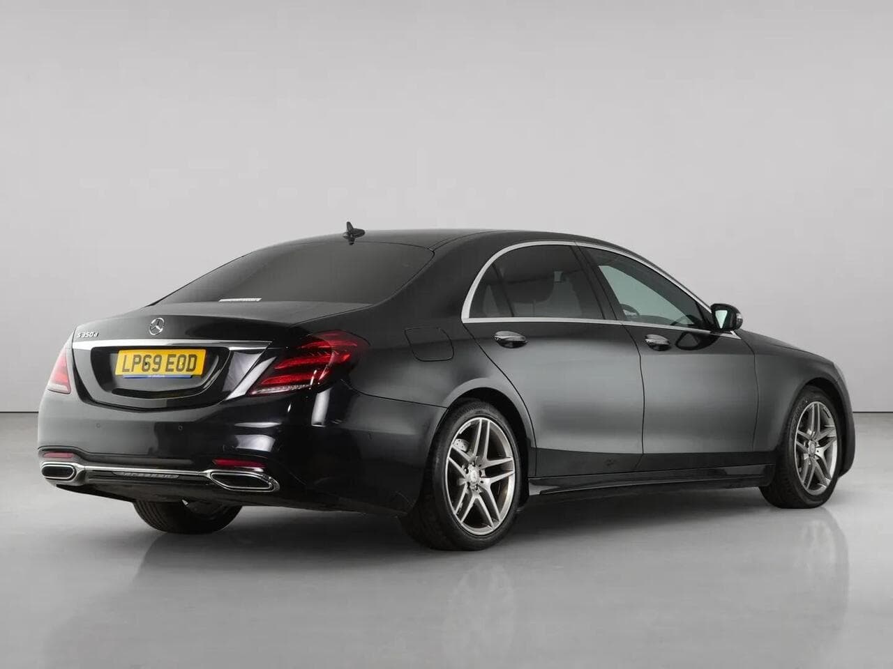 Mercedes-Benz S Class thumbnail Rear Right