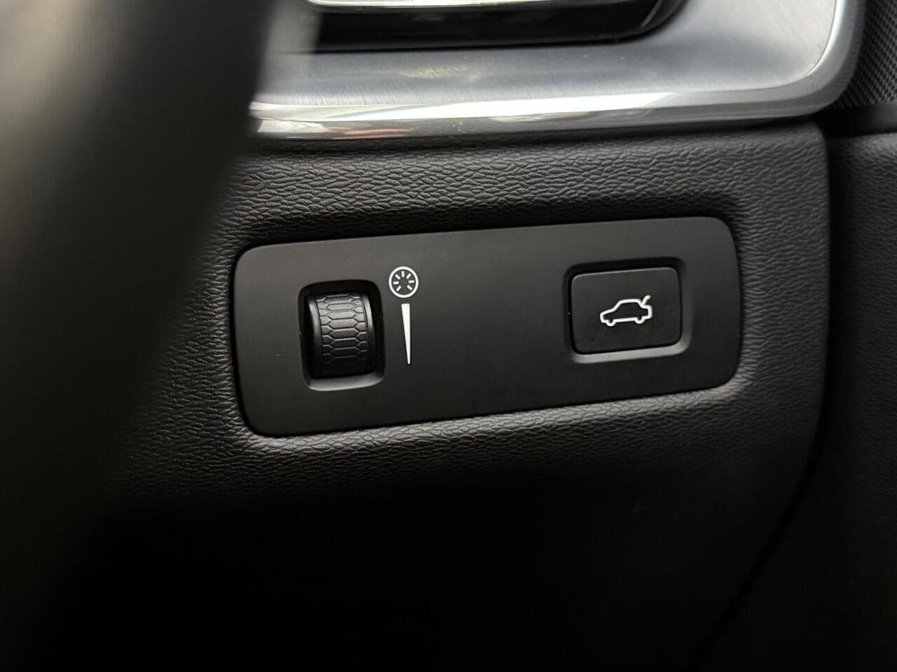 Volvo XC60 thumbnail Misc Controls