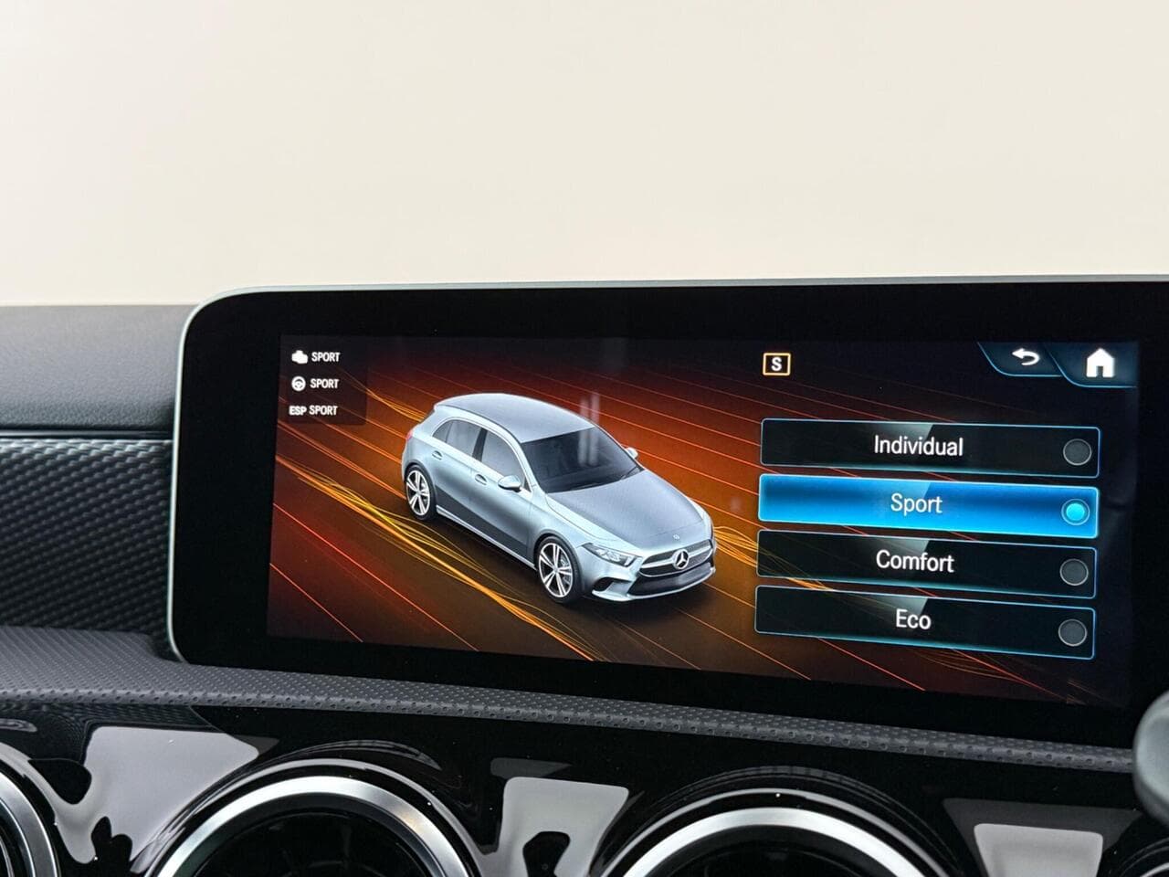 Mercedes-Benz A Class thumbnail Infotainment System