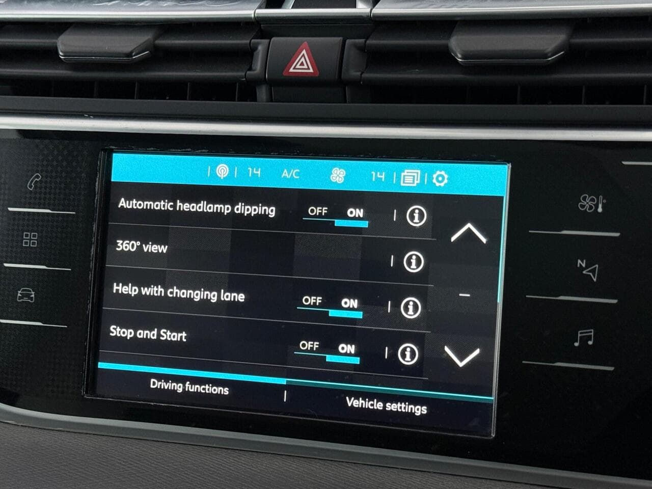 Citroen Grand C4 Picasso thumbnail Infotainment System