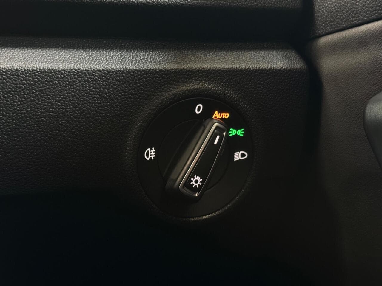 Volkswagen T-Roc thumbnail Misc Controls
