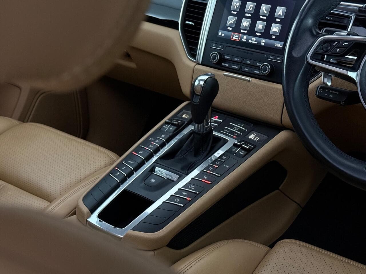 Porsche Macan thumbnail Interior Front