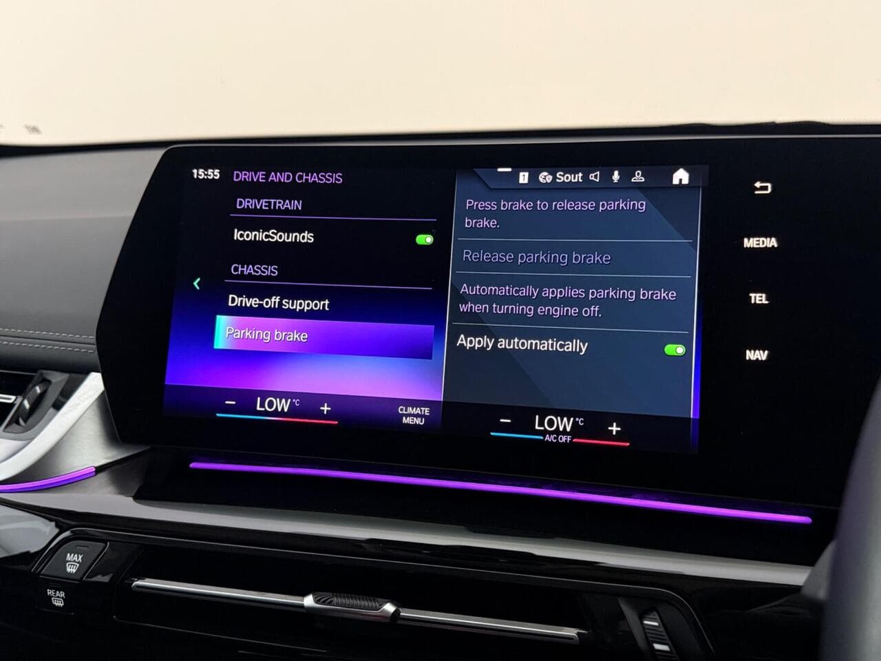 BMW X1 thumbnail Infotainment System