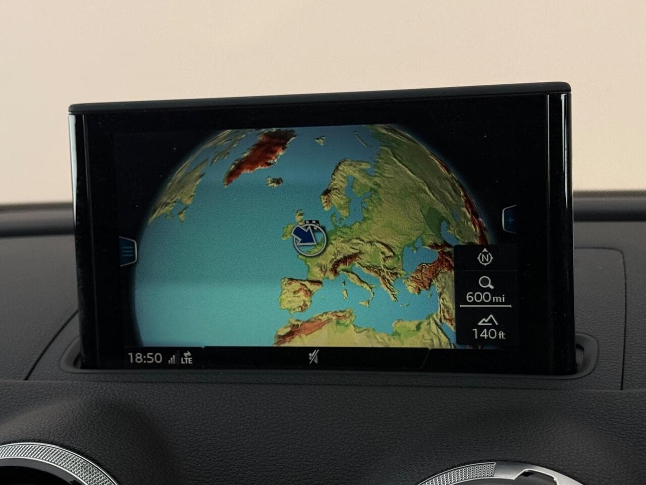 Audi A3 Cabriolet thumbnail Infotainment System