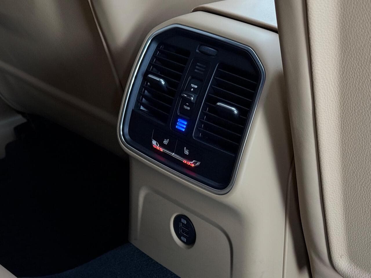 Porsche Macan thumbnail Infotainment System
