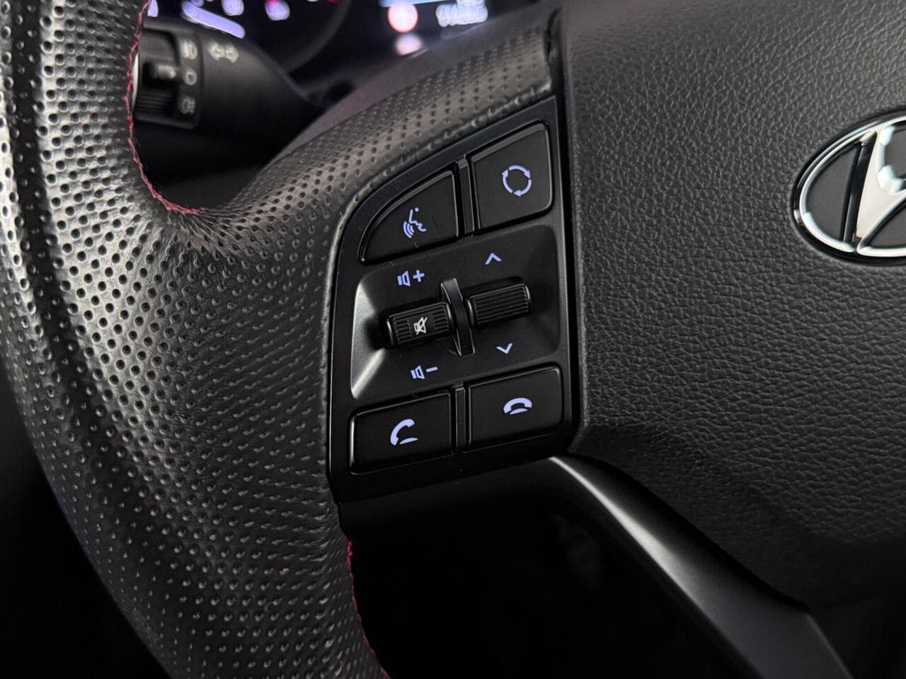Hyundai TUCSON thumbnail Misc Controls