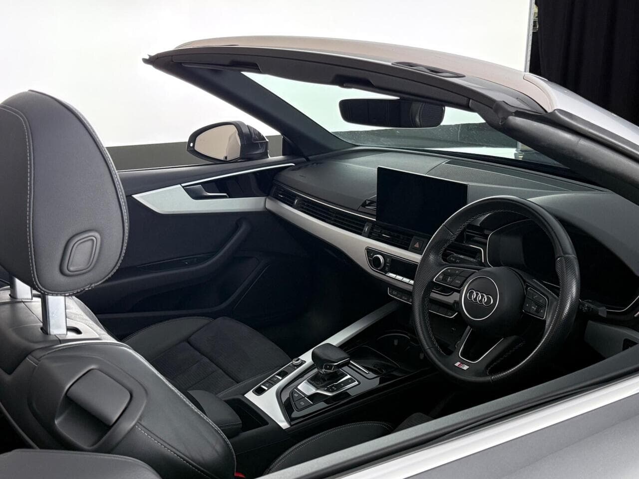 Audi A5 Cabriolet thumbnail Interior Front