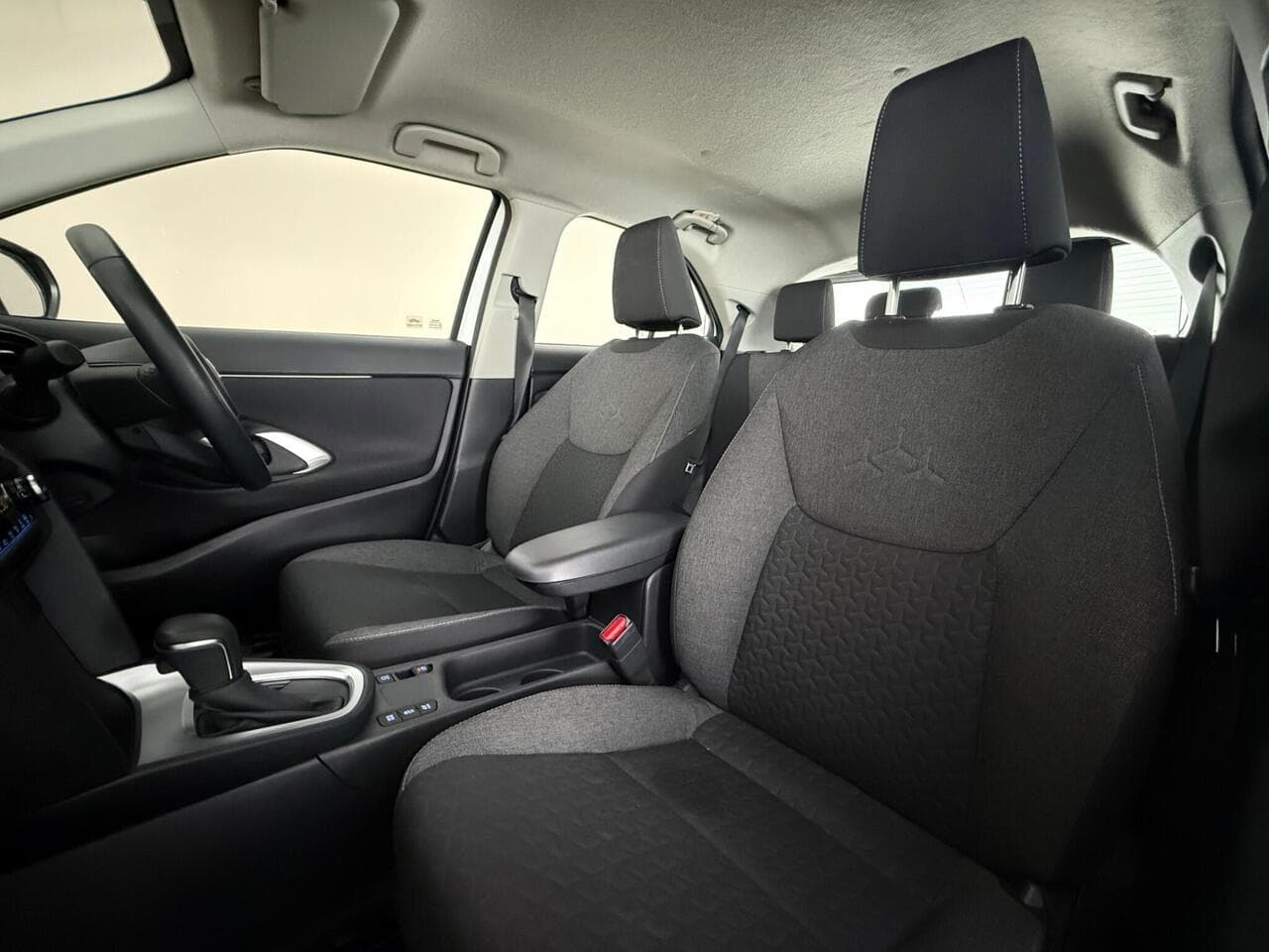 Toyota Yaris Cross thumbnail Seat Front Passenger