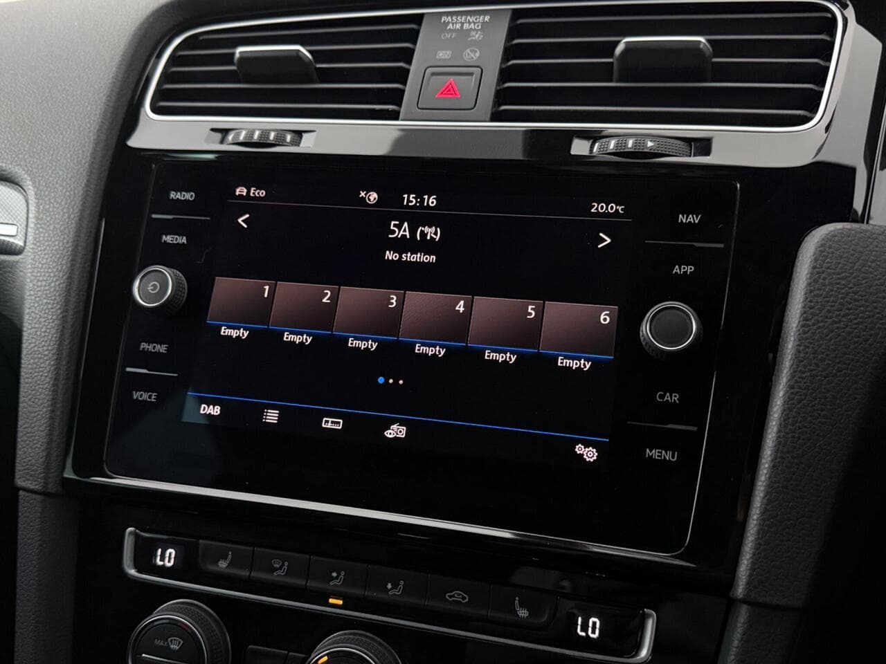Volkswagen Golf thumbnail Infotainment System