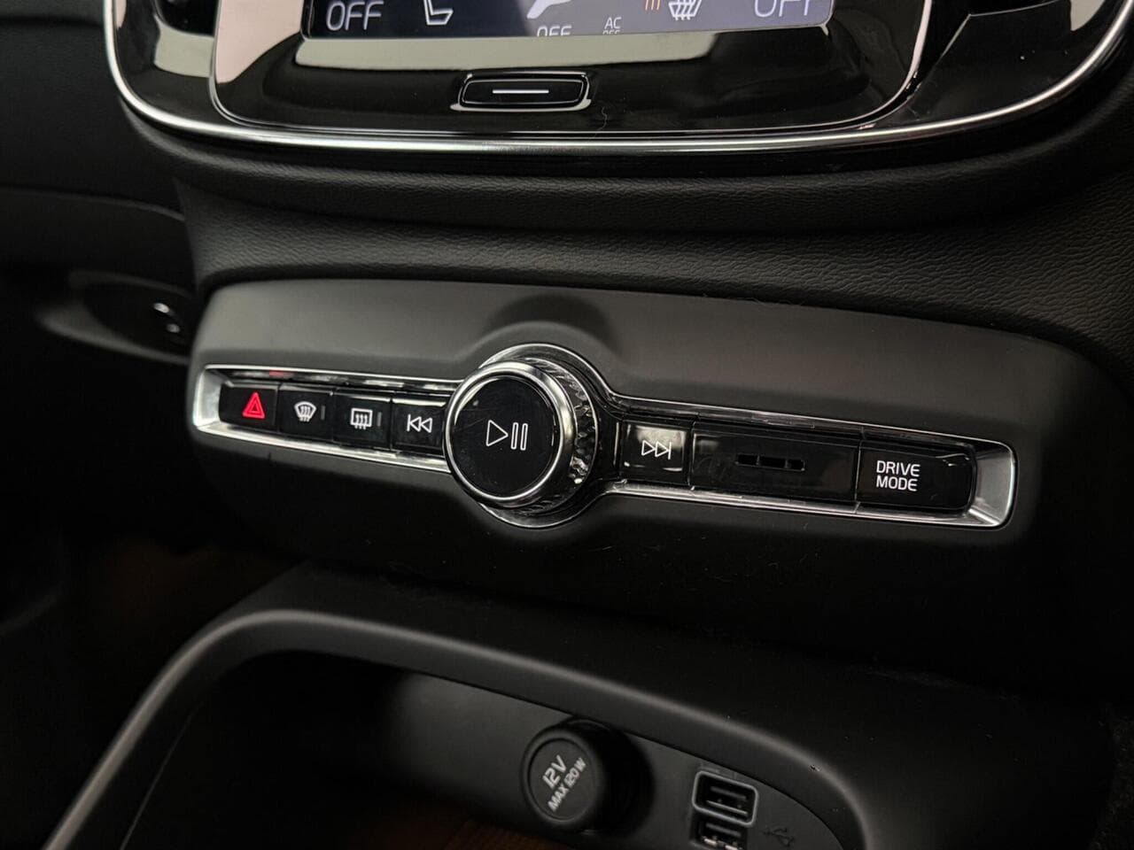 Volvo XC40 thumbnail Misc Controls
