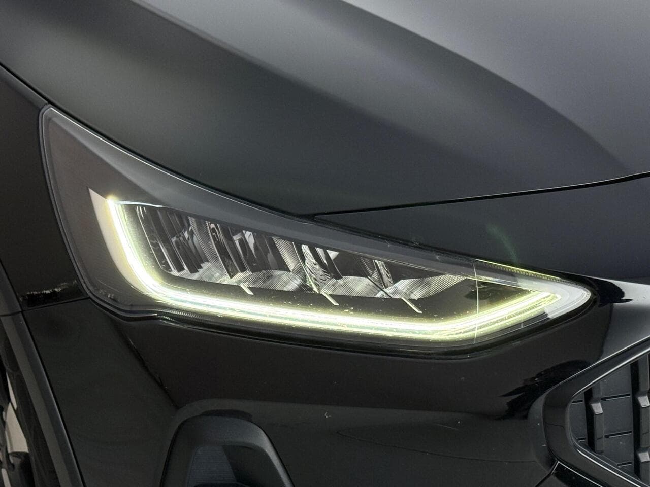 Ford Focus thumbnail Lights Front