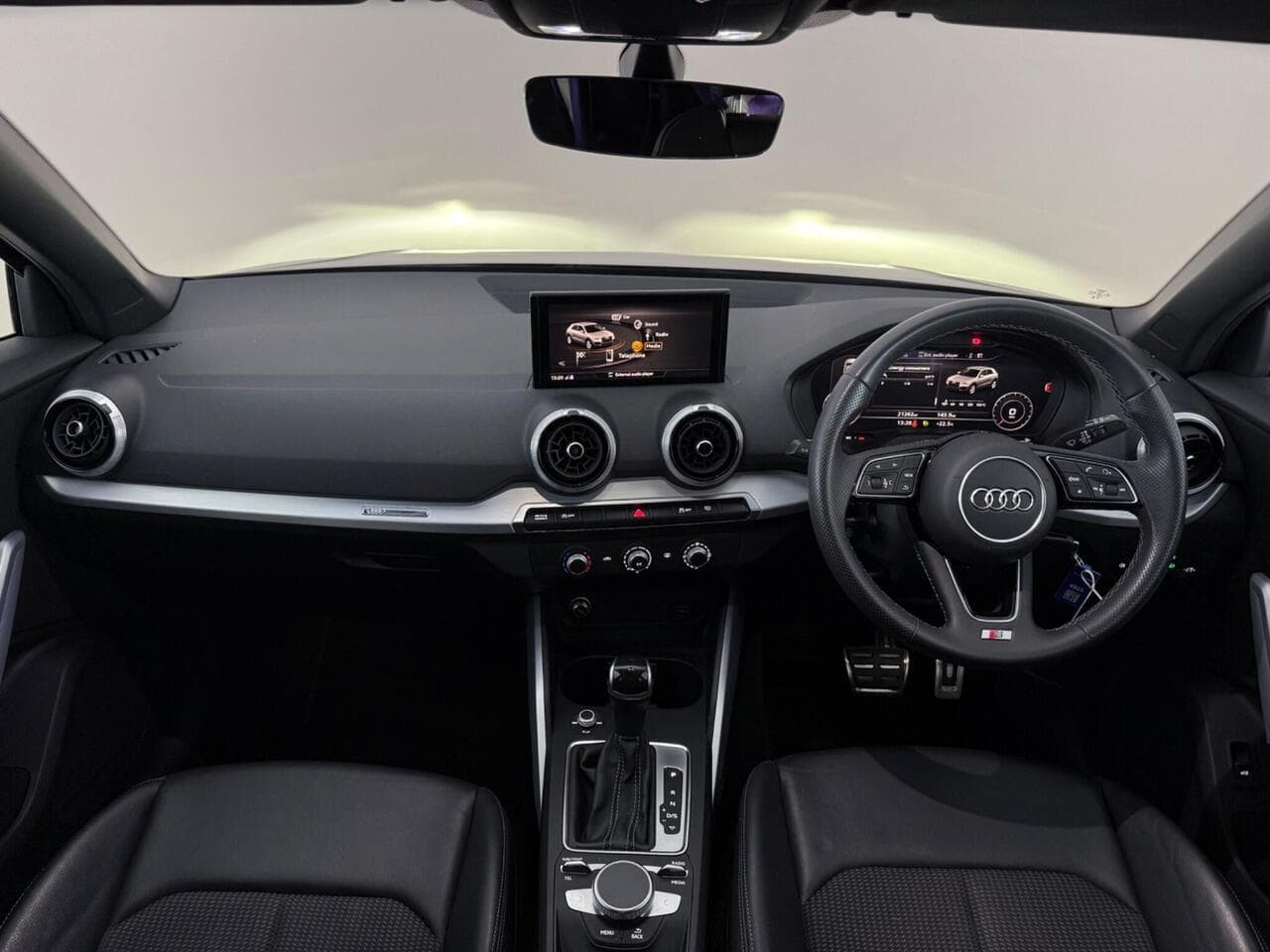 Audi Q2 thumbnail Interior Front