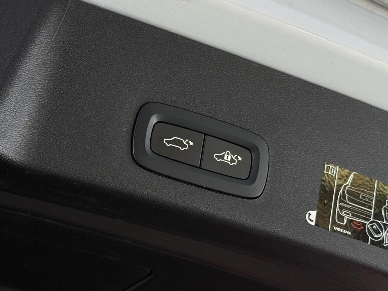 Volvo XC40 thumbnail Misc Controls