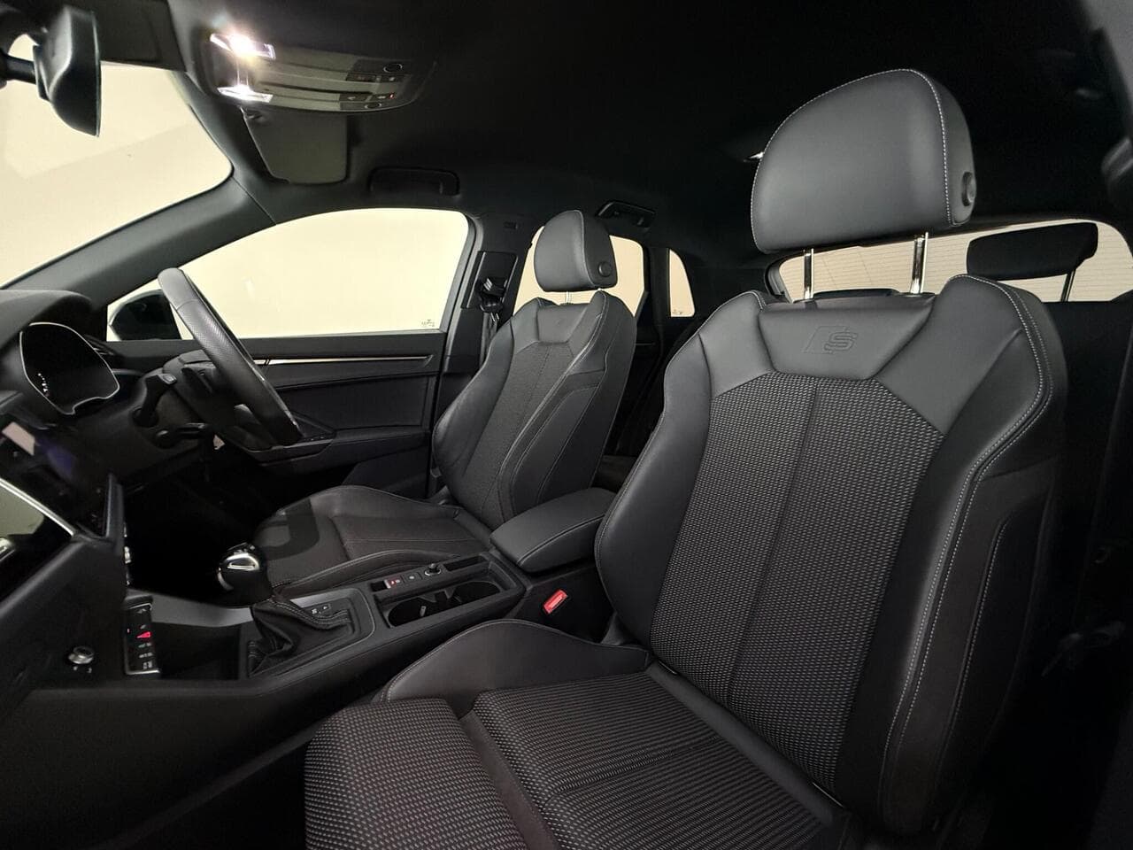 Audi Q3 thumbnail Seat Front Passenger