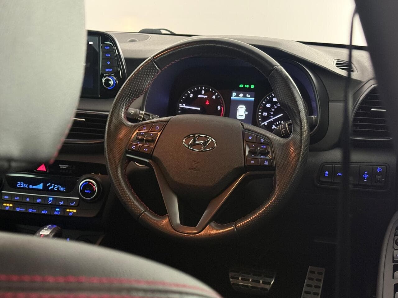 Hyundai TUCSON thumbnail Steering Wheel
