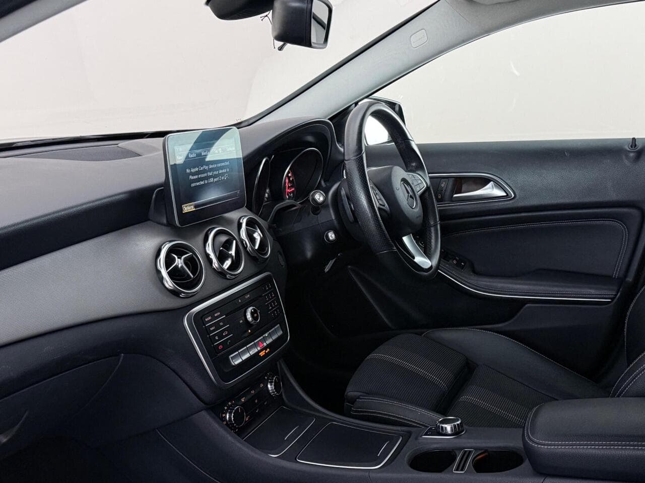 Mercedes-Benz GLA thumbnail Interior Front
