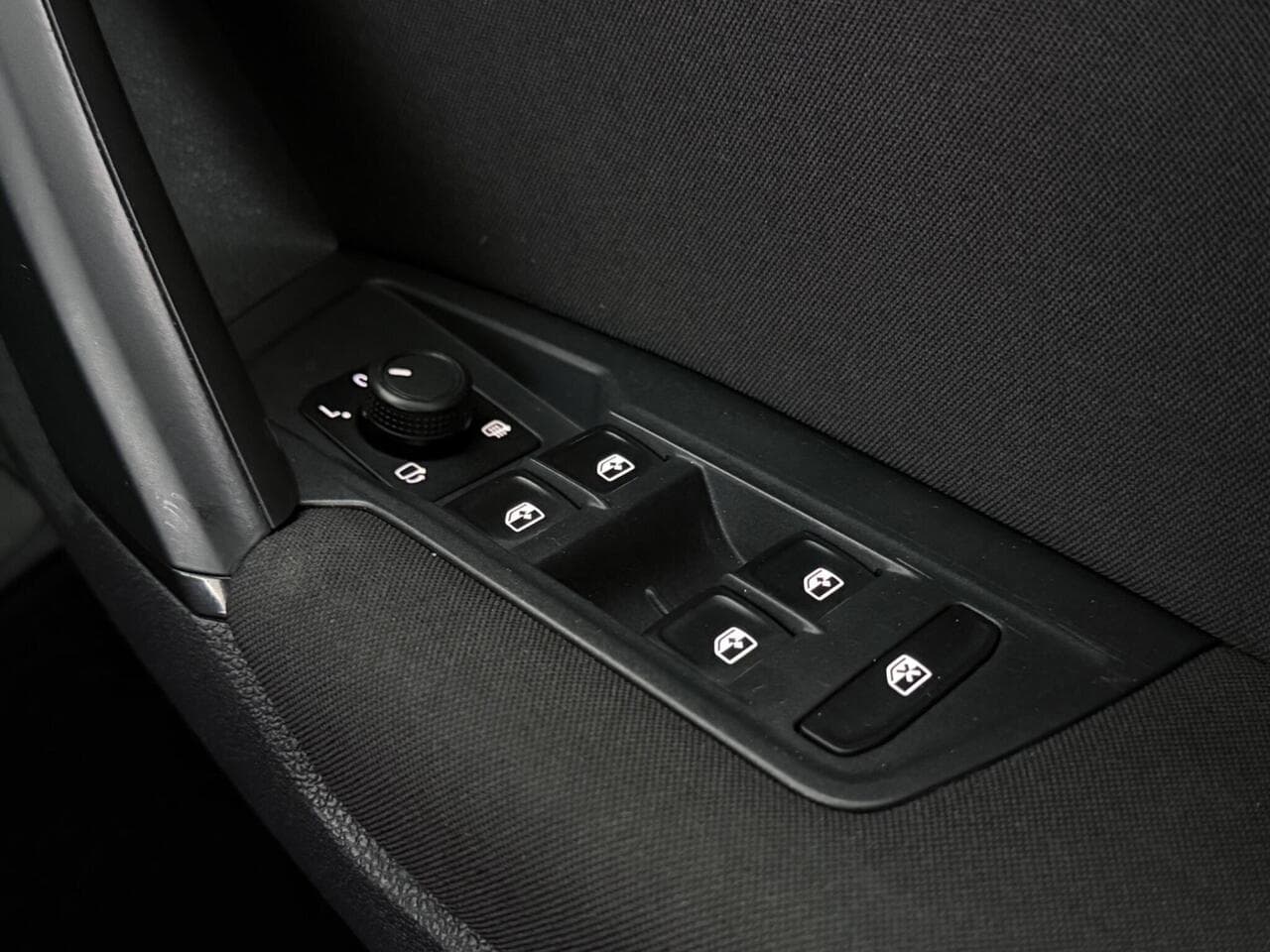 Volkswagen Tiguan thumbnail Misc Controls